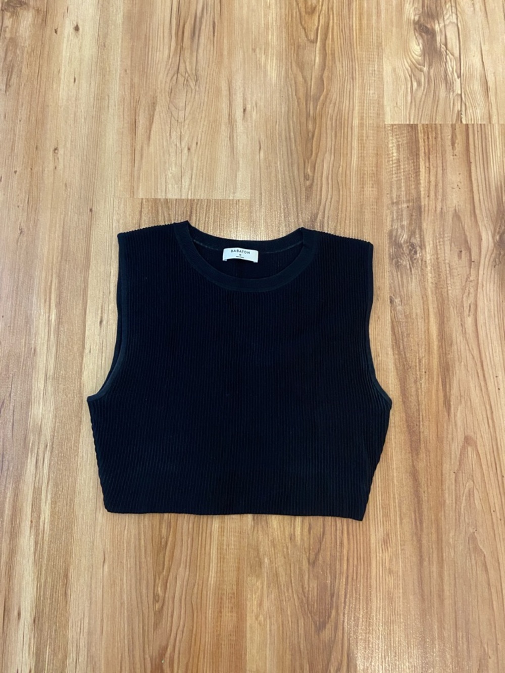 ARITZIA BABATON cropped super sculpt sleeveless top M